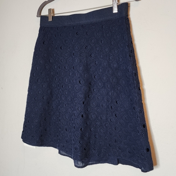Lands' End Eyelet Navy knit a-line skirt. Women's size 8 - Picture 8 of 13